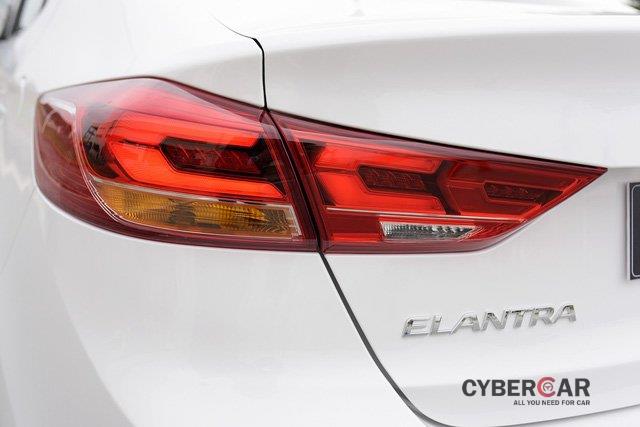Hyundai Elantra Sport 2018 và bản tiêu chuẩn khác nhau thế nào qua ảnh? a17