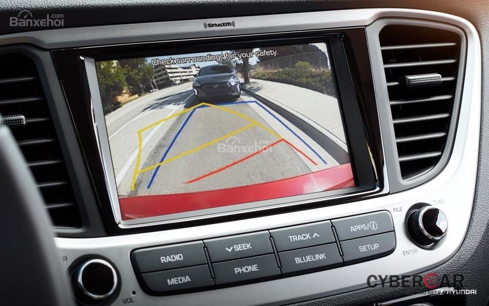 Ưu điểm Hyundai Accent 2018 - Camera quan sát phía sau tiêu chuẩn.