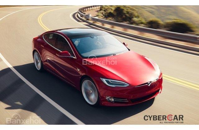 Tesla Model S 2018.