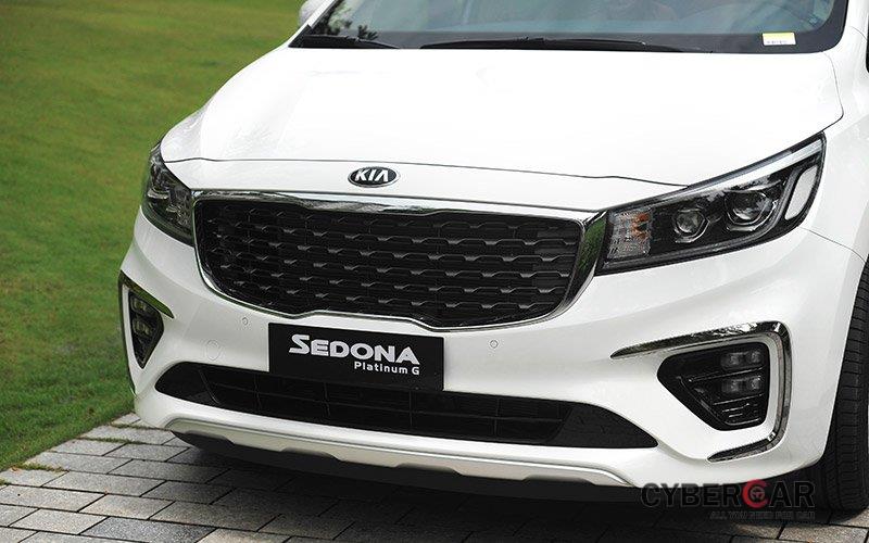 Giá lăn bánh xe Kia Sedona 2019 nâng cấp mới tại Việt Nam.