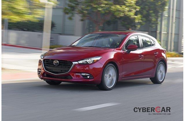 Mazda3 2.5 2018 màu đỏ