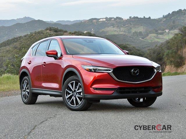 Đầu xe Mazda CX-5 2018 màu đỏ