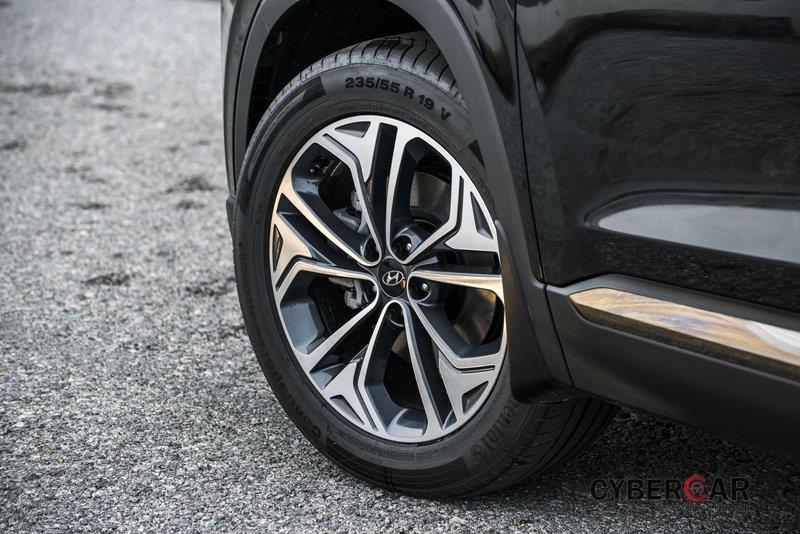 Giá lăn bánh xe Hyundai Santa Fe 2019 cao nhất hơn 1,4 tỷ đồng - Ảnh 8.