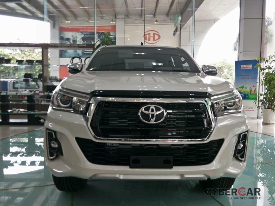 Giá lăn bánh xe Toyota Hilux 2019 sau khi tăng phí trước bạ.