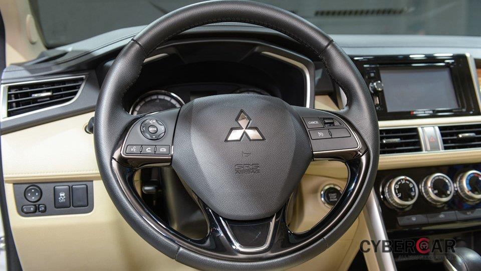 So sánh những điểm khác biệt giữa Nissan Grand Livina và Mitsubishi Xpander qua ảnh a18