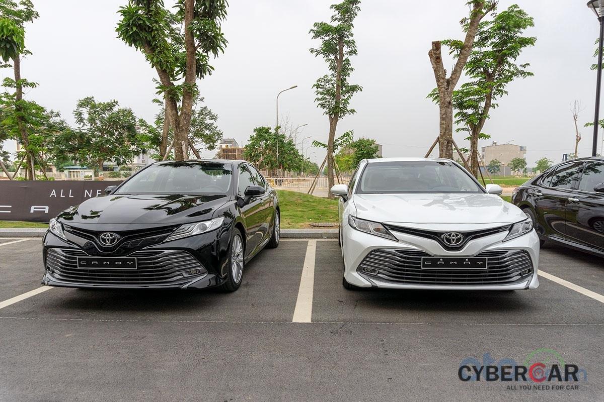 So sánh Toyota Camry 2019 phiên bản 2.0G và 2.5Q.
