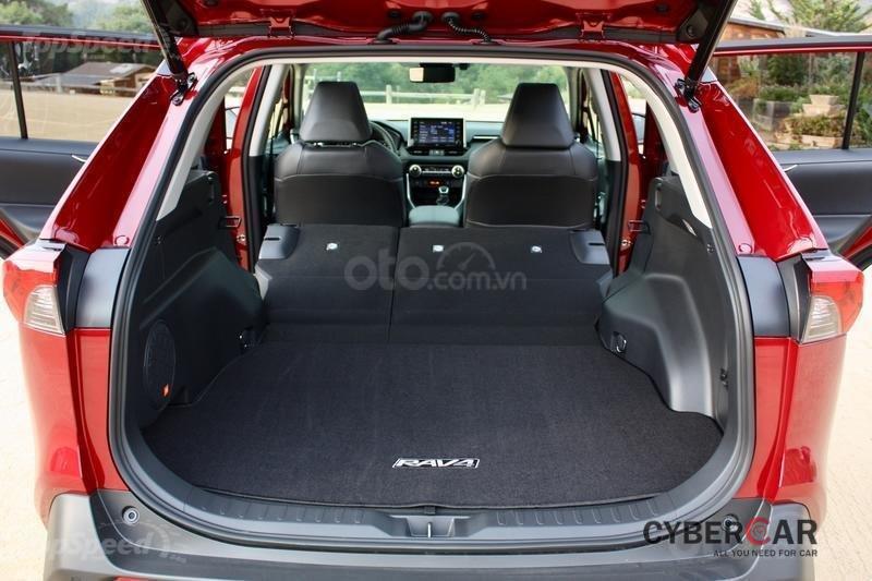 Khoang hành lý Toyota RAV4 2019.