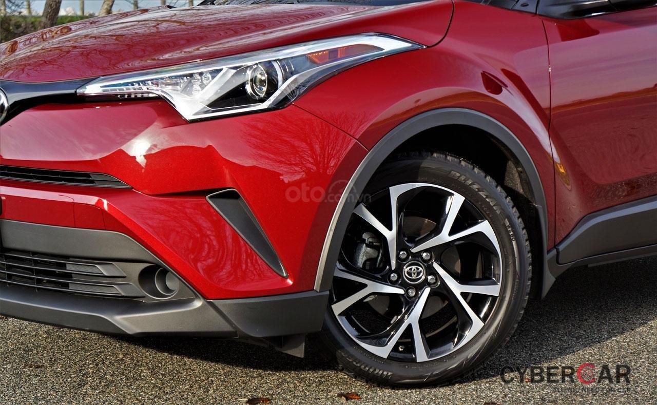 Ưu nhược điểm xe Toyota C-HR 2019: Góc cạnh