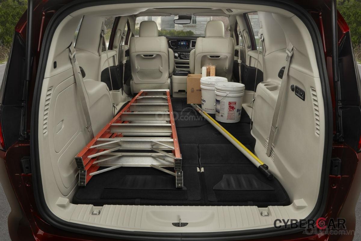 Khoang hành lý của Chrysler Pacifica 2019.