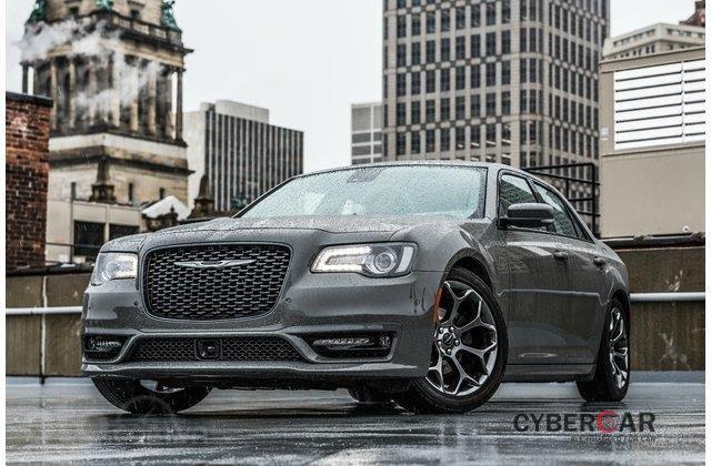 Chrysler 300 2019.
