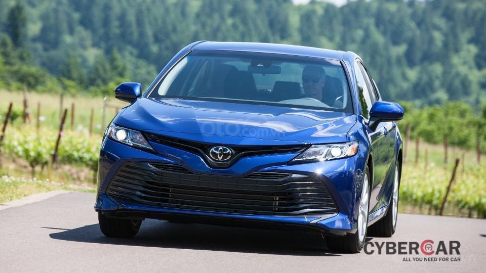 Những mẫu xe an toàn giá rẻ nhất tại Mỹ - Toyota Camry
