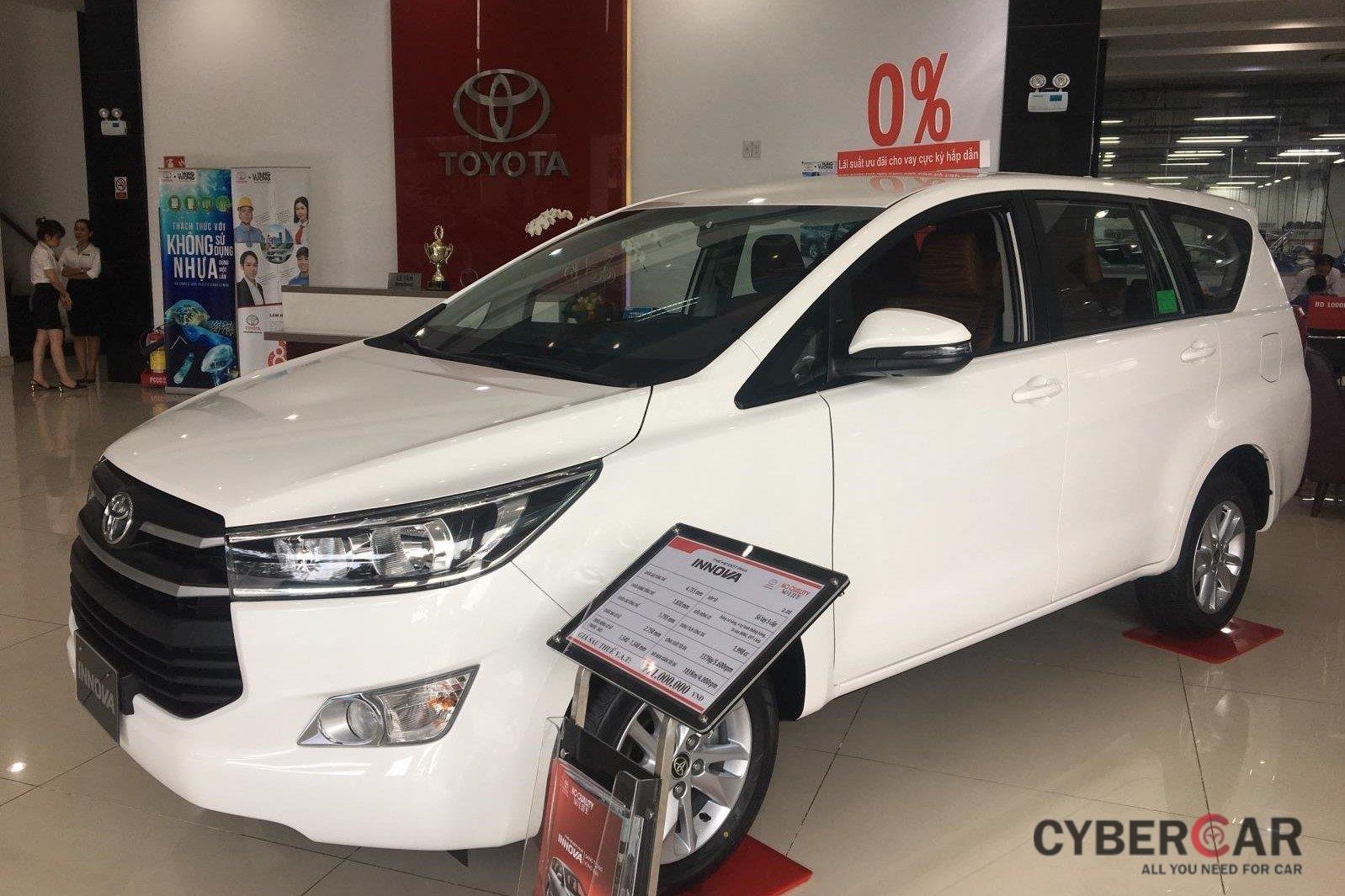 Toyota Innova là lựa chọn hàng đầu cho khách hàng mua xe 7 chỗ 1