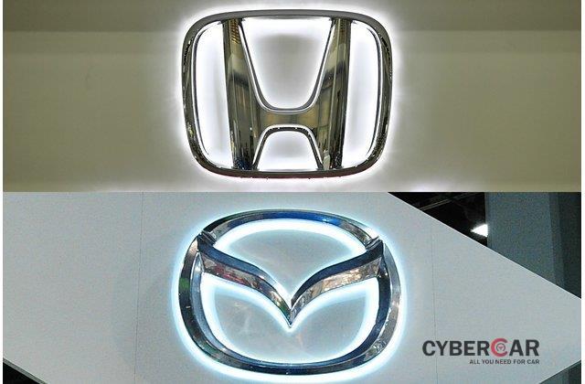 So sánh Honda Civic 2020 và Mazda 3 2020 - Cả Mazda và Honda ngang cơ nhau về công nghệ hỗ trợ