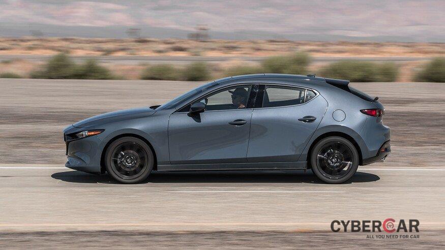 So sánh Honda Civic 2020 và Mazda 3 2020 - Mazda 3 đảm bảo cảm giác lái nhẹ nhàng