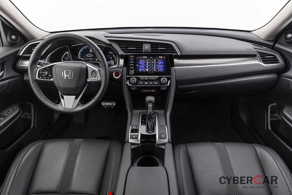 So sánh Honda Civic 2020 và Mazda 3 2020 - Civic điều khiển dễ dàng hơn