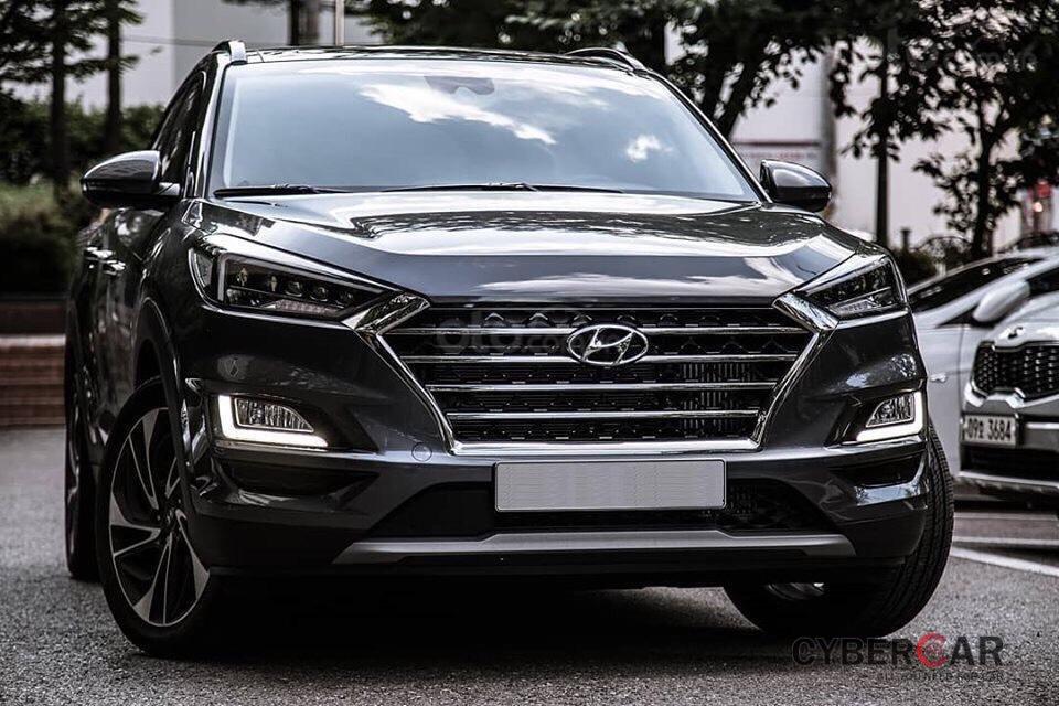 Hyundai Tucson giá từ 799 triệu đồng.