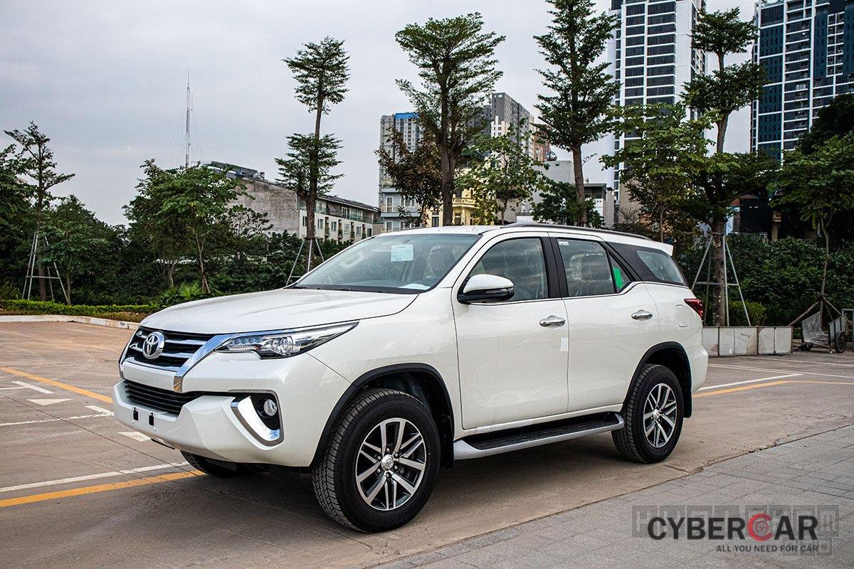 Toyota Fortuner đang được bán tại Việt Nam 1