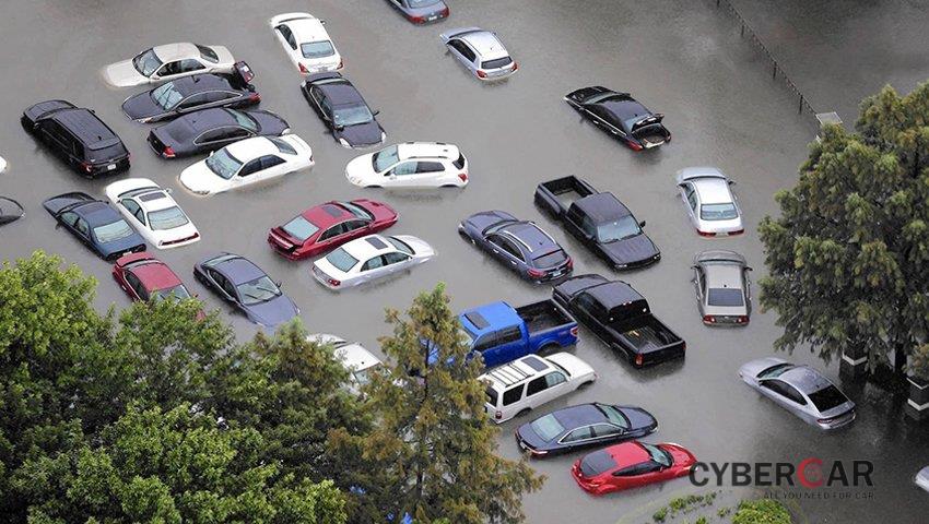 Cách phát hiện xe bị ngập nước và cách khắc phục ô tô ngập nước.