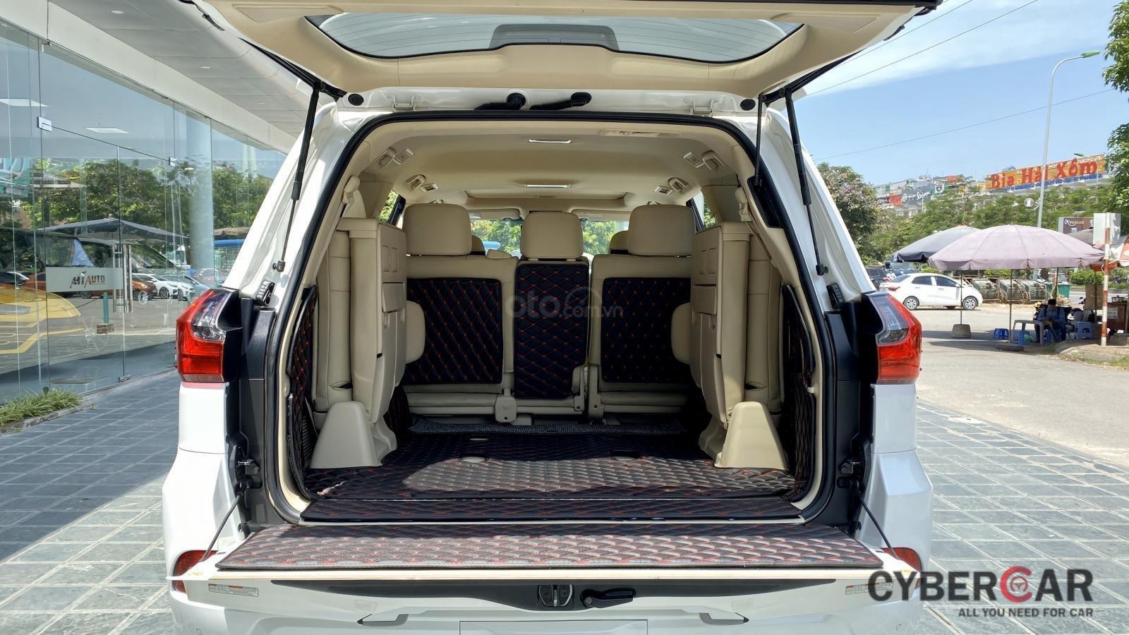 Phần cabin của xe Lexus LX 570.