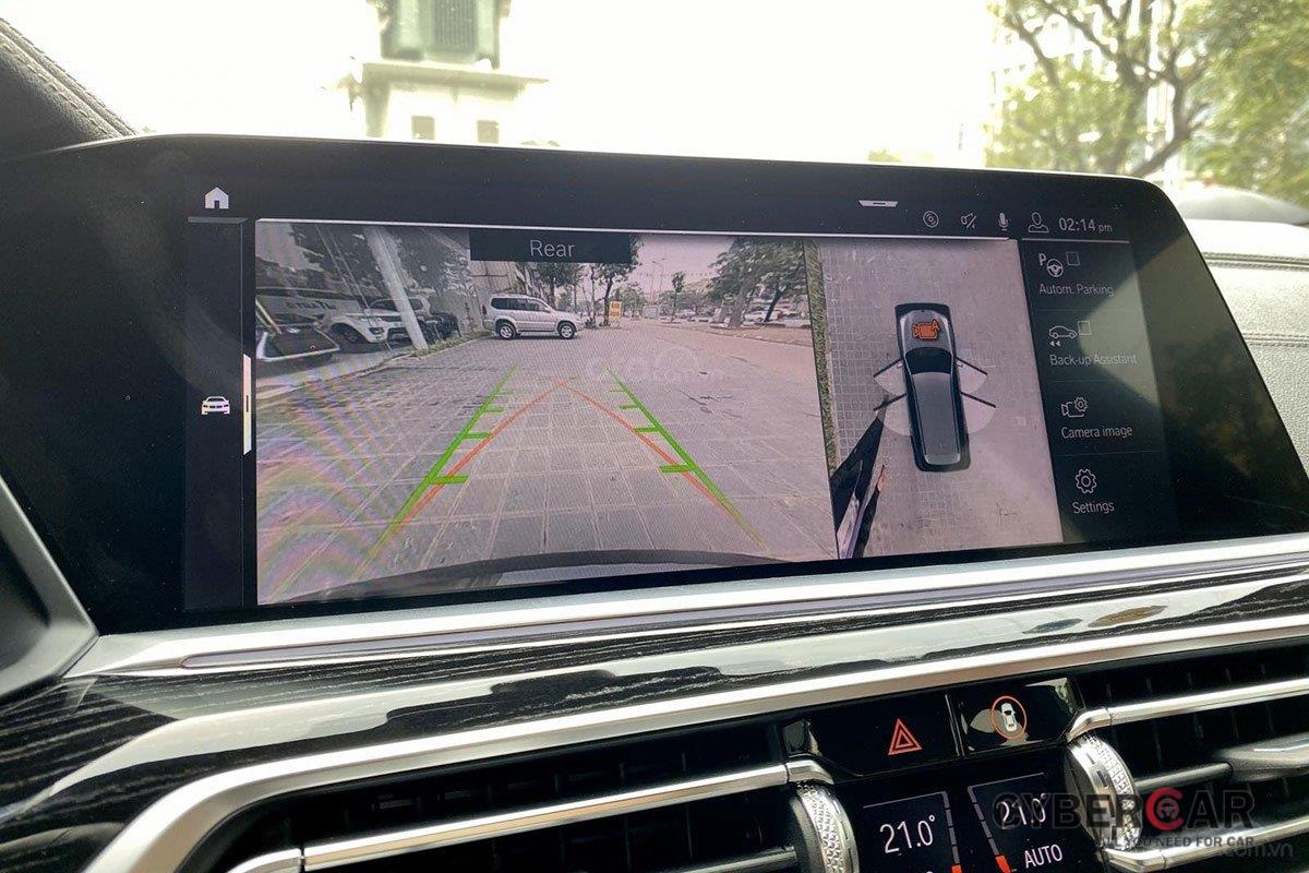 Màn hình trung tâm tích hợp camera 360 trên xe BMW X7 2019 1