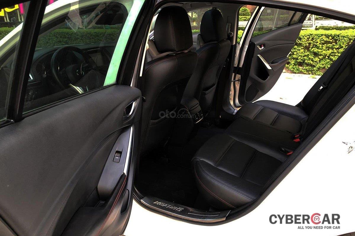 Hàng ghế sau xe Mazda 6 2015 1
