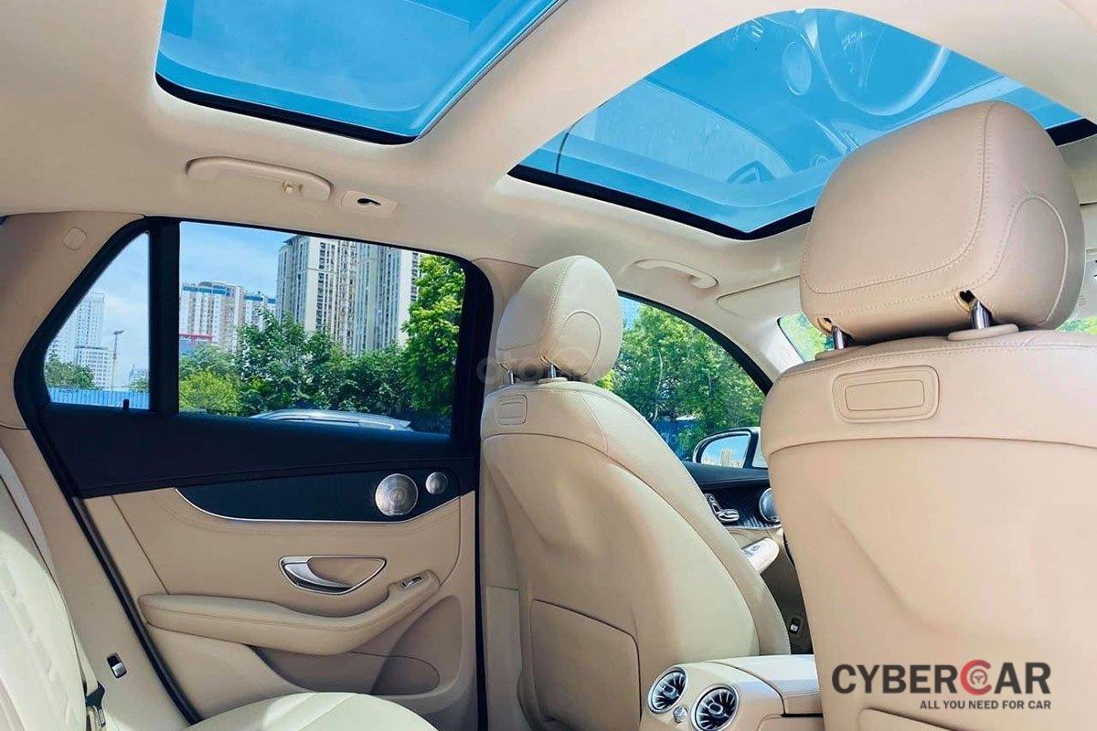 Mercedes-Benz GLC 300 4Matic 2017 được trang bị cửa sổ trời Panoramic 1