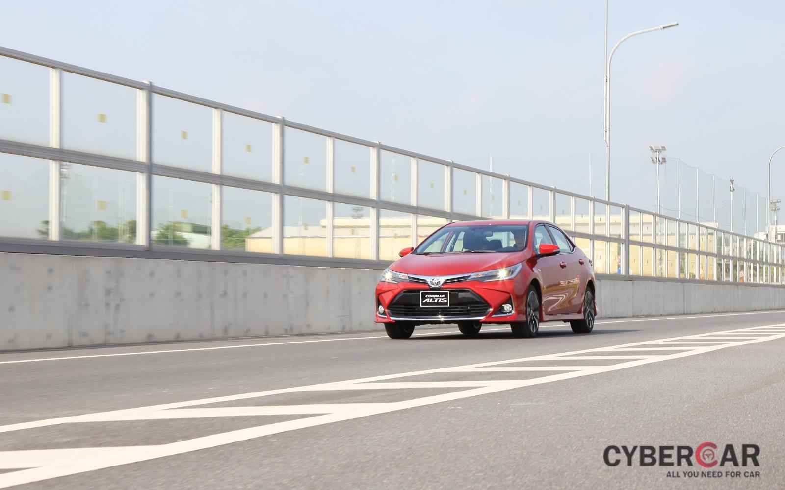Giá lăn bánh Toyota Corolla Altis 2020.