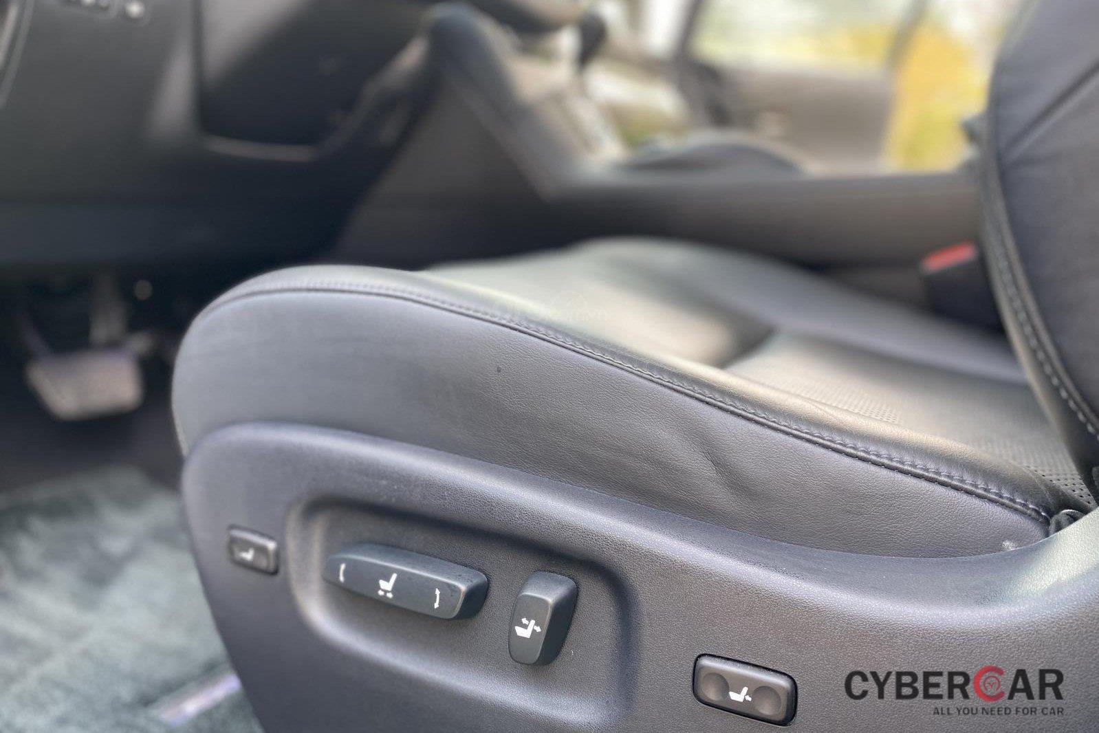 Nút điều chỉnh ghế ngồi trên xe Lexus RX 350 2014 1
