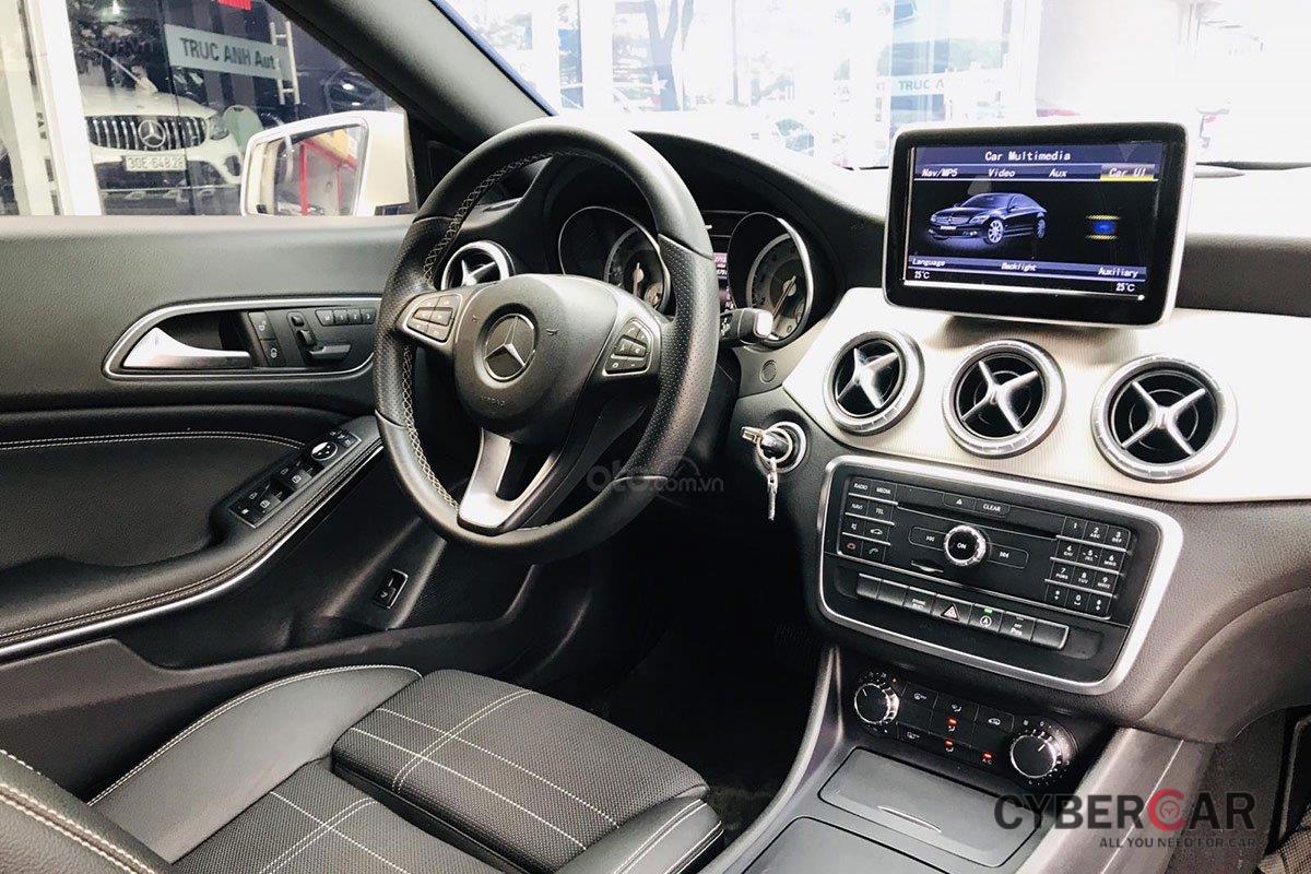Không gian khoang cabin xe Mercedes-Benz CLA 200 2017 1