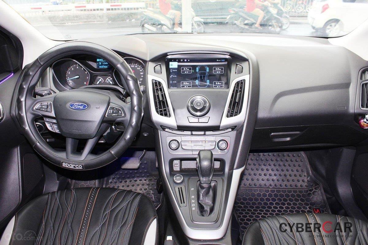 Khu vực điều khiển trung tâm xe Ford Focus 2019 1