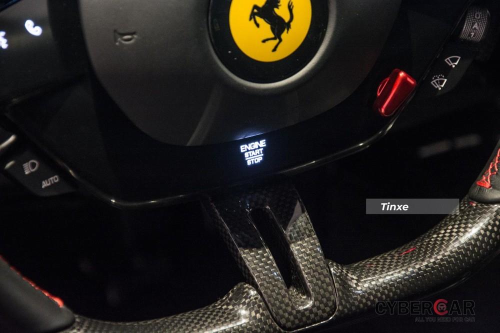 Khởi động bằng nút cảm hứng trên Ferrari SF90 Stradale