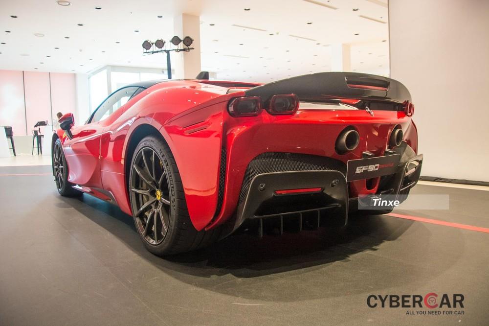 Ferrari SF90 Stradale có thời gian tăng tốc 0-100 km/h chỉ 2,5 giây, tương đương siêu phẩm Bugatti Chiron
