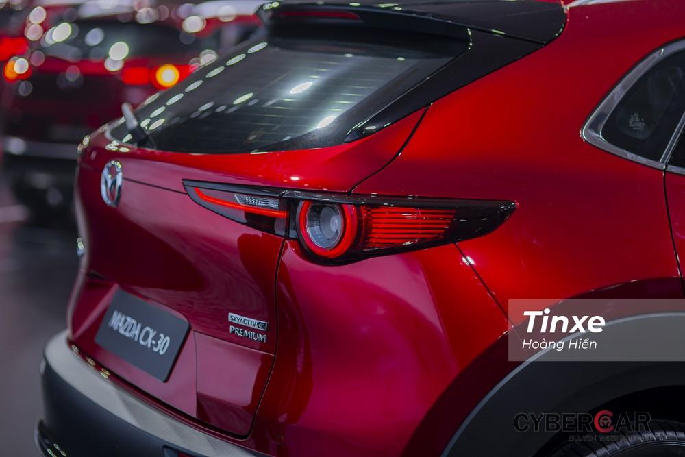 Đèn hậu cá tính và ấn tượng của Mazda CX-30.