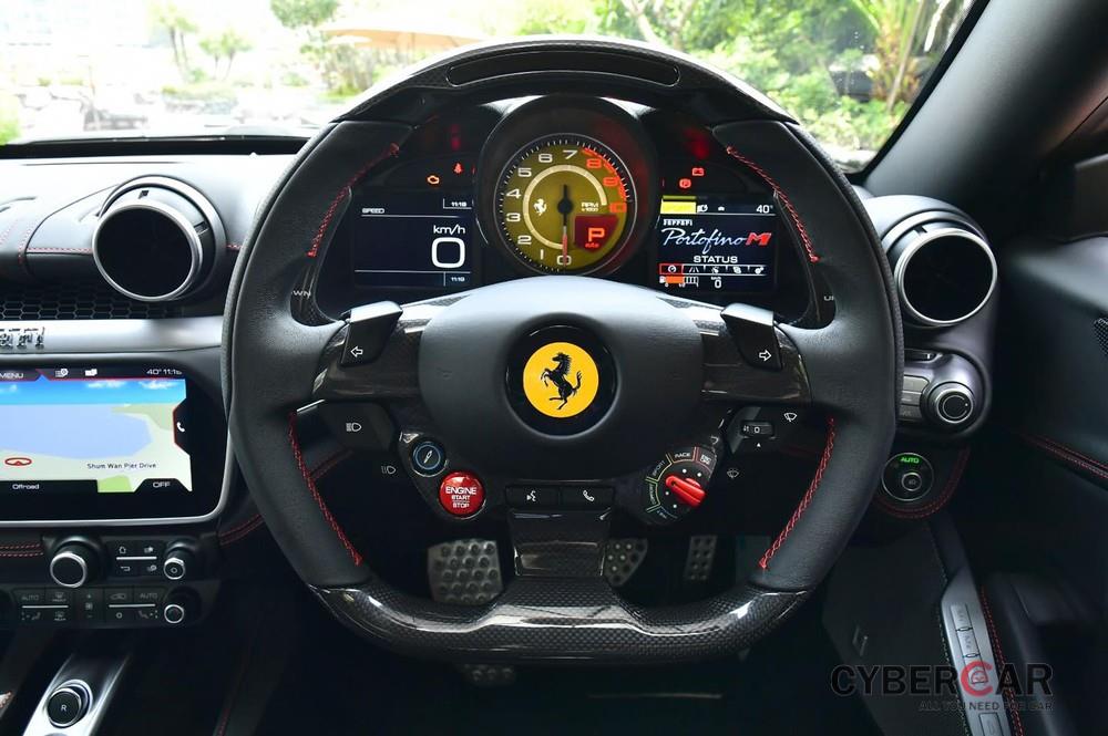 Vô lăng của Ferrari Portofino M có nút Manettino trang bị đến 5 chế độ lái