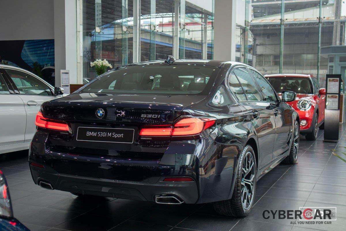 Ảnh thực tế BMW 530i M-Sport 2021 tại đại lý Việt Nam, giá gần 3,3 tỷ đồng a11