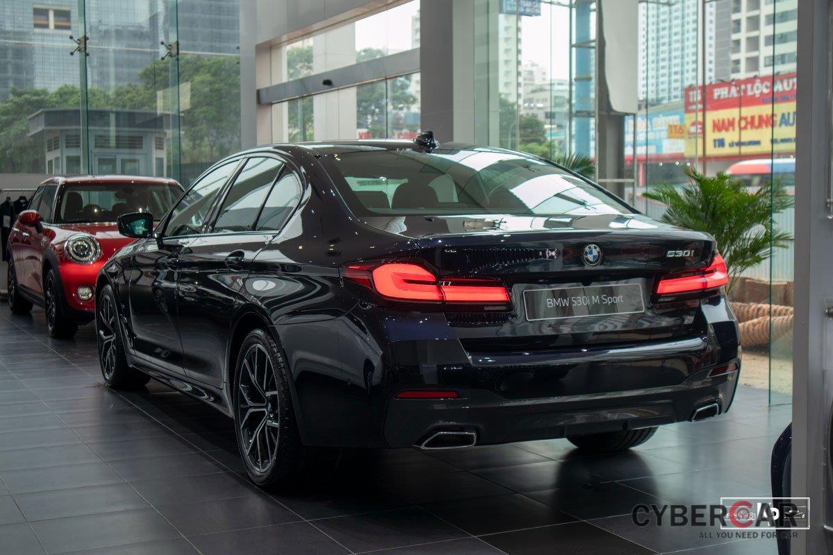 Ảnh thực tế BMW 530i M-Sport 2021 tại đại lý Việt Nam, giá gần 3,3 tỷ đồng a2