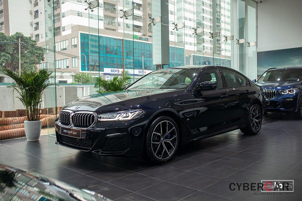 Ảnh thực tế BMW 530i M-Sport 2021 tại đại lý Việt Nam, giá gần 3,3 tỷ đồng a4