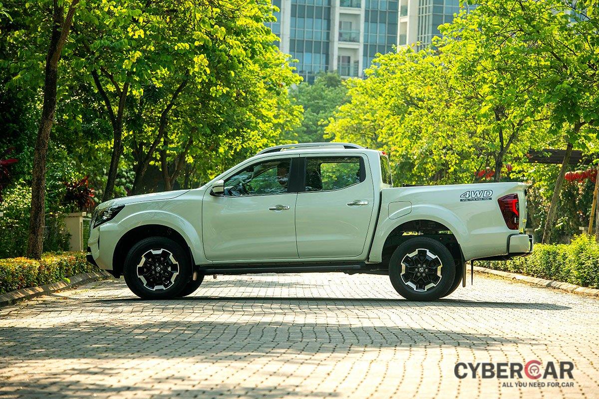 Chốt giá 895 triệu đồng, Nissan Navara 4WD 2021 có gì đấu Ford Ranger?a10