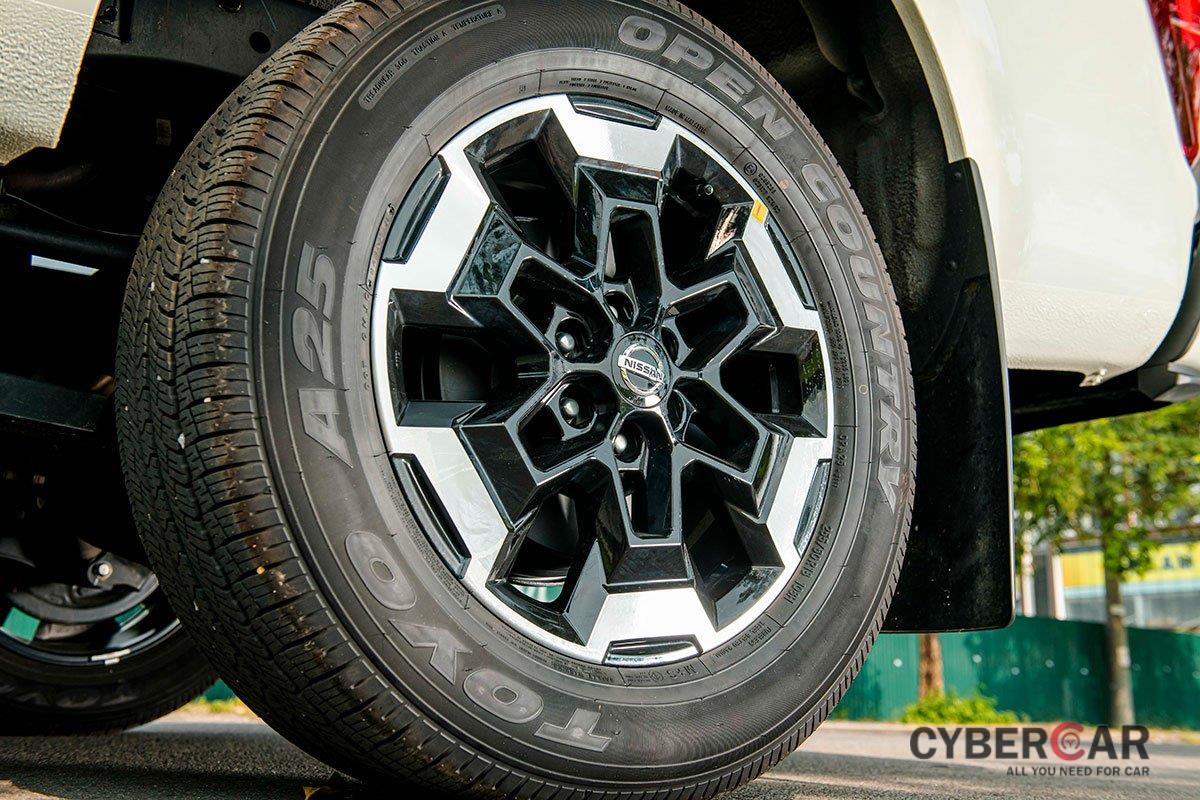 Chốt giá 895 triệu đồng, Nissan Navara 4WD 2021 có gì đấu Ford Ranger?a13