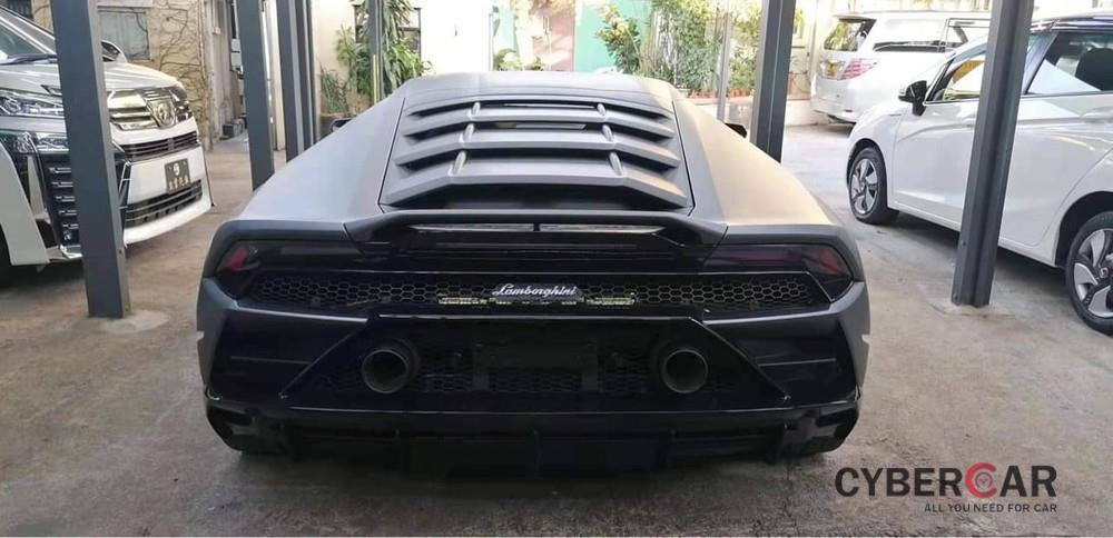 Thiết kế đuôi xe của Lamborghini Huracan EVO