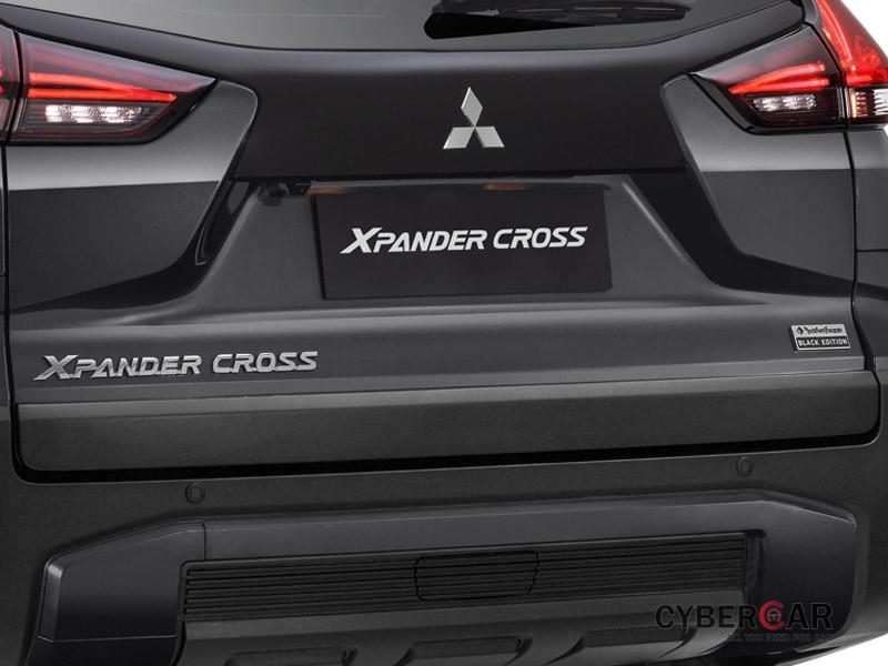 Mitsubishi Xpander Cross Rockford Fosgate Black Edition 2021 có màu sơn xám riêng