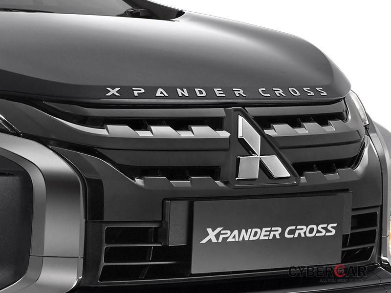 Mitsubishi Xpander Cross Rockford Fosgate Black Edition 2021 giữ lại viền tạo hình chữ X mạ crôm trên đầu xe