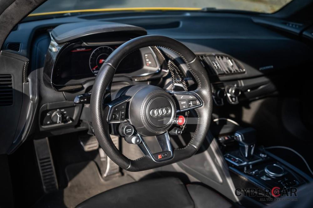 Audi R8 V10 Plus có buồng lái ảo, xe có các chế độ lái Comfort, Auto, Dynamic và Indivitual