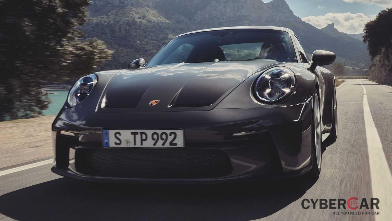 Siêu xe thể thao Porsche 911 GT3 Touring 2022 năng động và quyền quý.