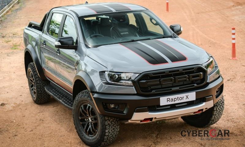 Ford Ranger Raptor X 2021 có những đường kẻ trên nắp ca-pô