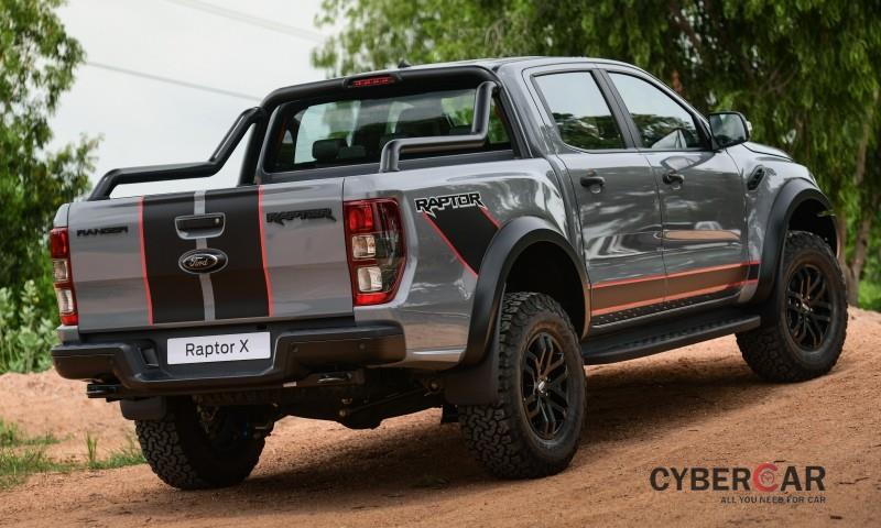 Ford Ranger Raptor X 2021 có những đường kẻ trên cửa thùng sau