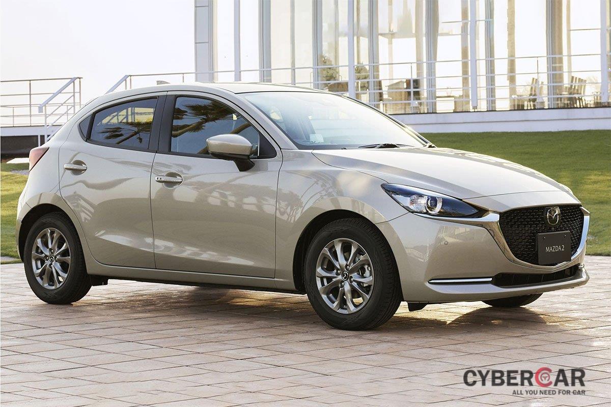 Mazda 2 2021 đang được bán tại Nhật Bản với giá bán dao động từ 17.818-22.098 USD.