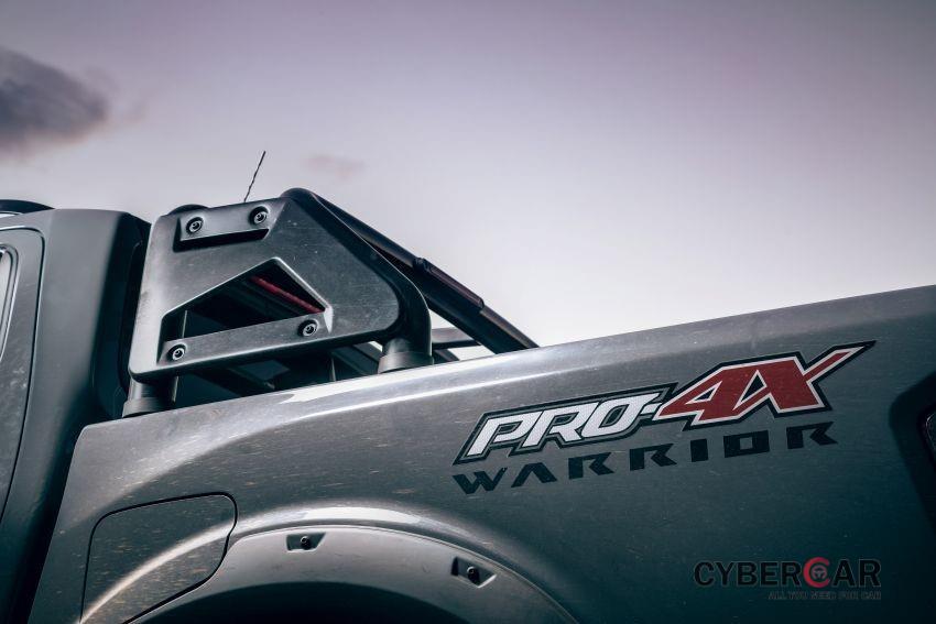 Đề-can Warrior của Nissan Navara Pro-4X Warrior 2021