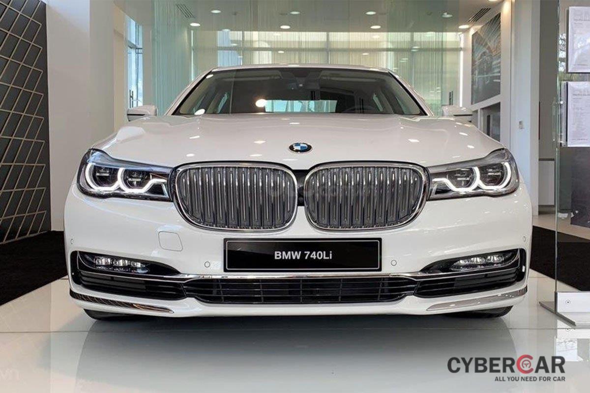 mẫu xe BMW 740Li sản xuất 2019 giảm cao nhất 530 triệu đồng.