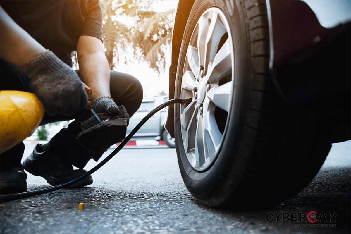 Kiểm tra và bổ sung áp suất lốp định kỳ là cách tốt nhất để bảo vệ lốp xe.